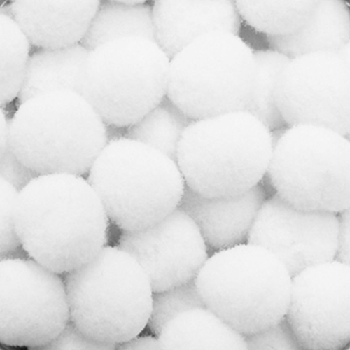 pompon-biały-ozdobny.jpg