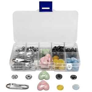 Zatrzaski guziki karabińczyki zestaw 95 sztuk w pudełku