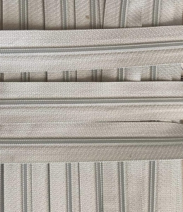 Zamek pościelowy - taśma suwakowa 3 mm (1mb) Beżowa 302