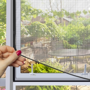 Moskitiera do okna czarna magnesy 110 cm x 120