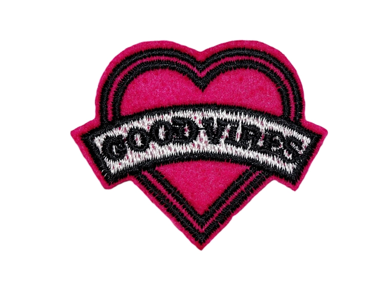 łatka na klej dobre wibracje Good Vibes w sprzedaży w hurtownii pasmanteria i dodatków krawieckich w Szczecinie na ulicy Włościańskiej. lub na www.kufer-monia.com.pl